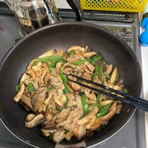 豚バラ肉とピーマン椎茸の味噌炒め